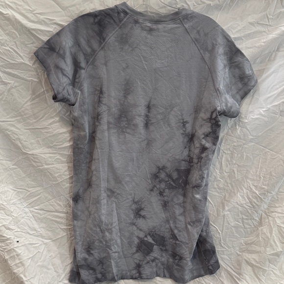 lululemon athletica Gray Tie-Dye Short Sleeve Tee - Picture 4 of 4